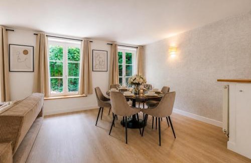 Bagnolet House | Peaceful Garden Haven near Paris