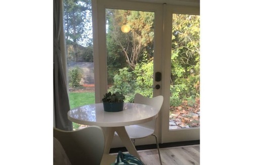 Cornwall Park Apartment | Peaceful Garden Retreat