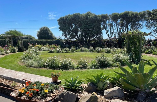 Auroa House | Peaceful garden setting