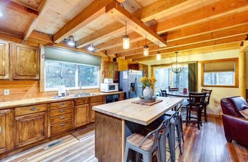 Garden Valley Cabin | Peaceful Garden Valley Cabin w/Private Deck!