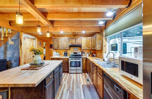 Garden Valley Cabin | Peaceful Garden Valley Cabin w/Private Deck!