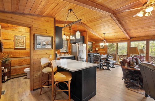 Gatlinburg Cabin | Peaceful Gatlinburg Cabin for Couples & Families