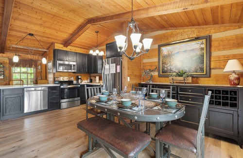 Gatlinburg Cabin | Peaceful Gatlinburg Cabin for Couples & Families