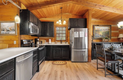 Gatlinburg Cabin | Peaceful Gatlinburg Cabin for Couples & Families