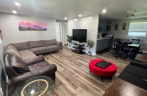 Citrus Park House | Peaceful getaway and Explore Tampa!