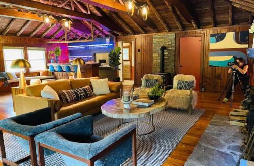 Northborough Villa | Peaceful Getaway Cottage on grounds of historic mid-century gem