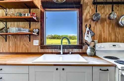 Athens House | Peaceful Getaway for Life's Simple Pleasures