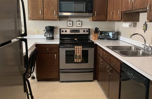 Wilmington House | Peaceful Getaway near Haystack on Golf Course