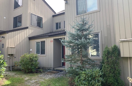 Wilmington House | Peaceful Getaway near Haystack on Golf Course