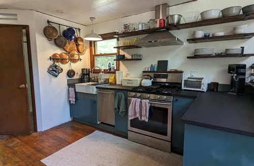 Town of Colchester Ski Chalet | Peaceful getaway w/modern comforts - Great for families, groups & nature lovers