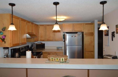 Francolin Place Condo | Peaceful golf retreat with shared pools