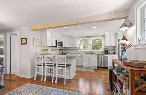Teaticket House | Peaceful Great Pond getaway with private yard, patio, AC & family-friendly games