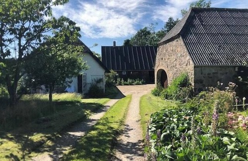 Hundslund House | Peaceful guesthouse in scenic Sondrup