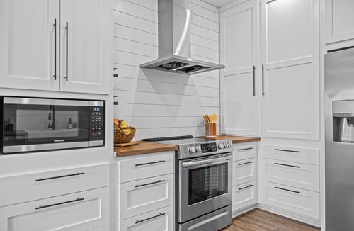 Rogers Apartment | Peaceful guesthouse located just 1 mile from the AMP