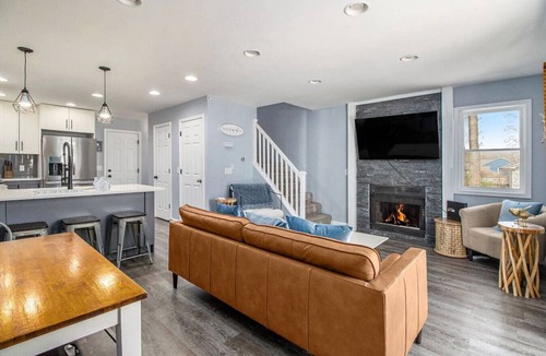 South Gull Lake House | Peaceful Gull Lake Suite