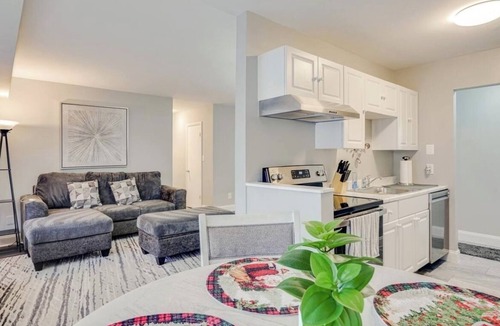 Belle Haven Apartment | Peaceful H