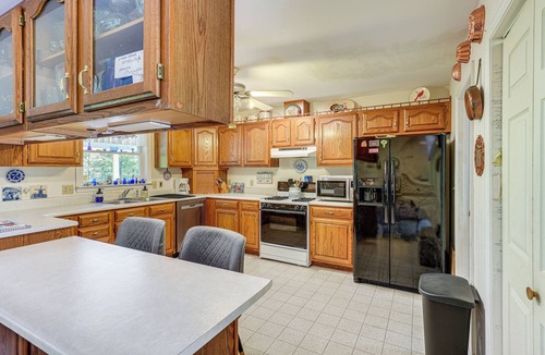 Harrison House | Peaceful Harrison Duplex w/Porch & Grill!