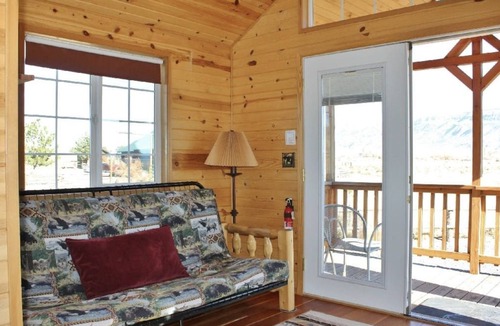 Plush Cabin | Peaceful Hart Mountain Cabin