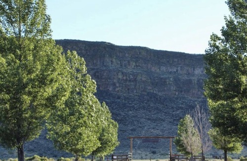 Plush Cabin | Peaceful Hart Mountain Cabin