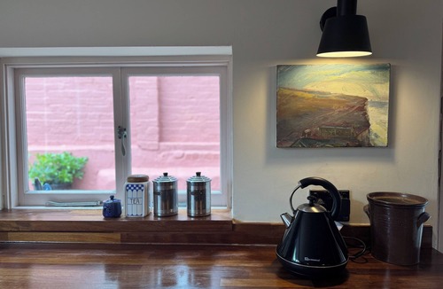 Old Town Hastings House | Peaceful Hastings old town hideaway