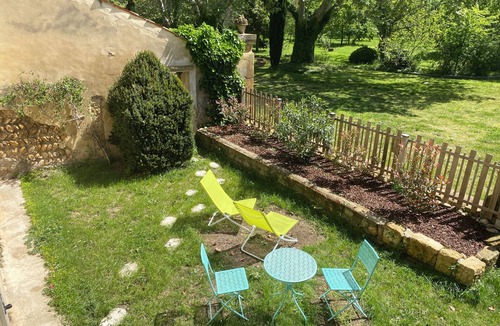 Salon-de-Provence House | Peaceful Haven in the Countryside