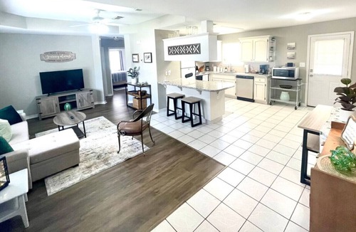 Nederland House | Peaceful Haven 2BR 1BA in Quiet Neighborhood
