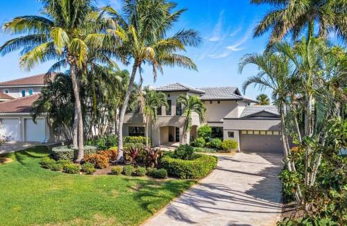 Tierra Verde House | Peaceful Haven Waterfront Home
