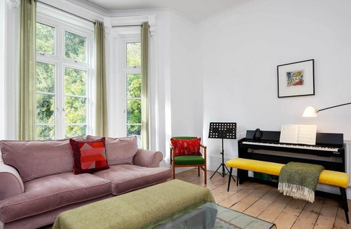 Dartmouth Park House | Peaceful Heath Maisonette, by Veeve