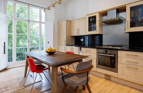 Dartmouth Park House | Peaceful Heath Maisonette, by Veeve