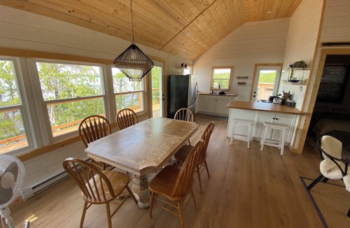 Falcon Lake Cabin | Peaceful Heights - Lakefront Cabin on Beautiful Betula Lake