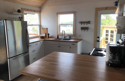Falcon Lake Cabin | Peaceful Heights - Lakefront Cabin on Beautiful Betula Lake