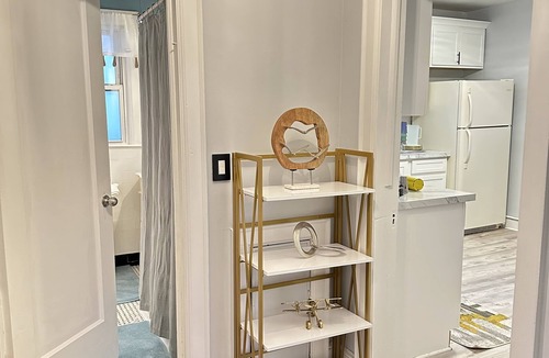 North Side Apartment | PEACEFUL HIDDEN GEM FREE PARKING WIFI