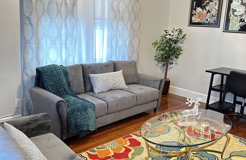 North Side Apartment | PEACEFUL HIDDEN GEM FREE PARKING WIFI