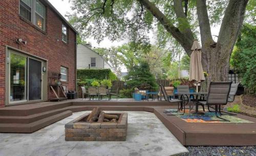 Benson House | Peaceful Hillside Retreat Firepit & Spacious Yard