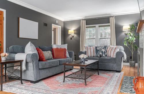 Benson House | Peaceful Hillside Retreat Firepit & Spacious Yard