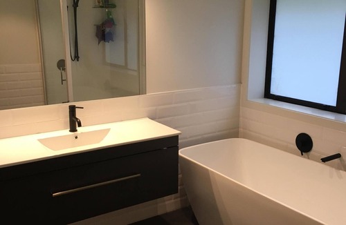 Otumoetai House | Peaceful Holiday Home