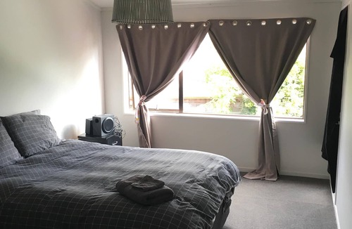 Otumoetai House | Peaceful Holiday Home