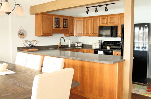 Camdenton House | PEACEFUL HOME-4 BEDROOMS, 3 KING BEDS, 4 BATHROOMS, EASY PARKING & A BOAT SLIP!