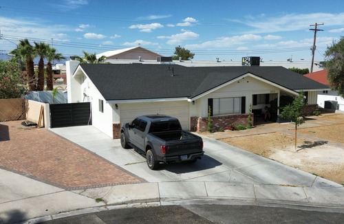 Rancho Oakey Apartment | peaceful home near downtown and the strip