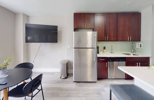 East Falls Apartment | Peaceful home offering comfort and convenience