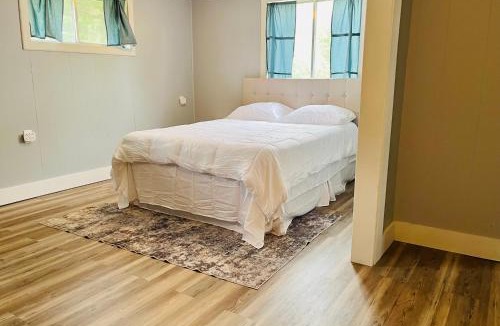Deedsville House | Peaceful home right on the lake!