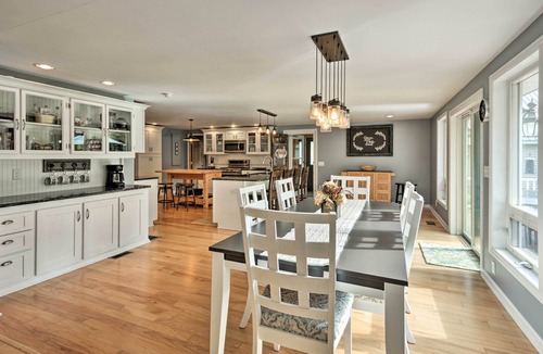 Glenfield House | Peaceful Home w/11 Acres, Creek & Fire Pit!