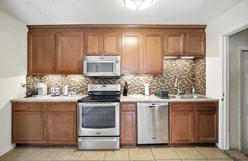 Baldwin House | Peaceful Home w/Wifi, Parking & Backyard