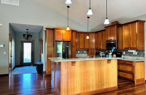 Thurston House | Peaceful Home with a View