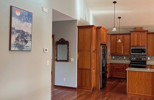 Thurston House | Peaceful Home with a View