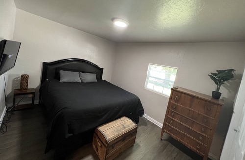 Pampa House | Peaceful Home with King Bed