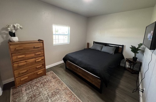 Pampa House | Peaceful Home with King Bed