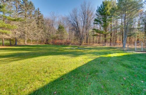 Horseheads House | Peaceful Horseheads Hideaway w/Deck & Yard!