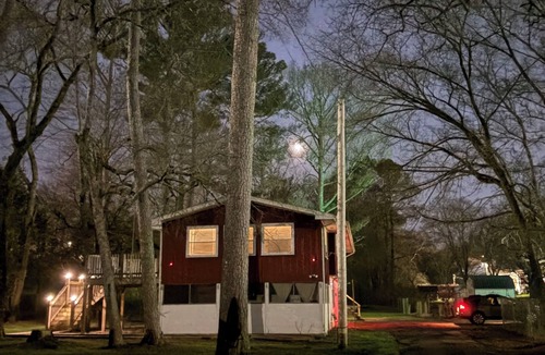 Rossville House | Peaceful Hot Tub Hideaway - 15 mins to Chatt - Dog Friendly