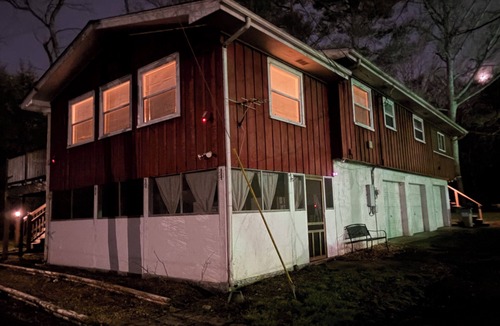 Rossville House | Peaceful Hot Tub Hideaway - 15 mins to Chatt - Dog Friendly